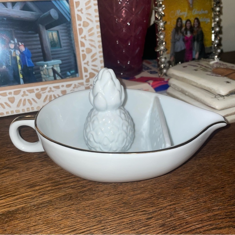 Lilly Pulitzer for Target NWT Pineapple White Gold Rimmed Porcelain Juicer